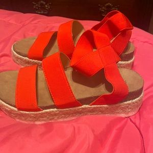 red sandals sz 7